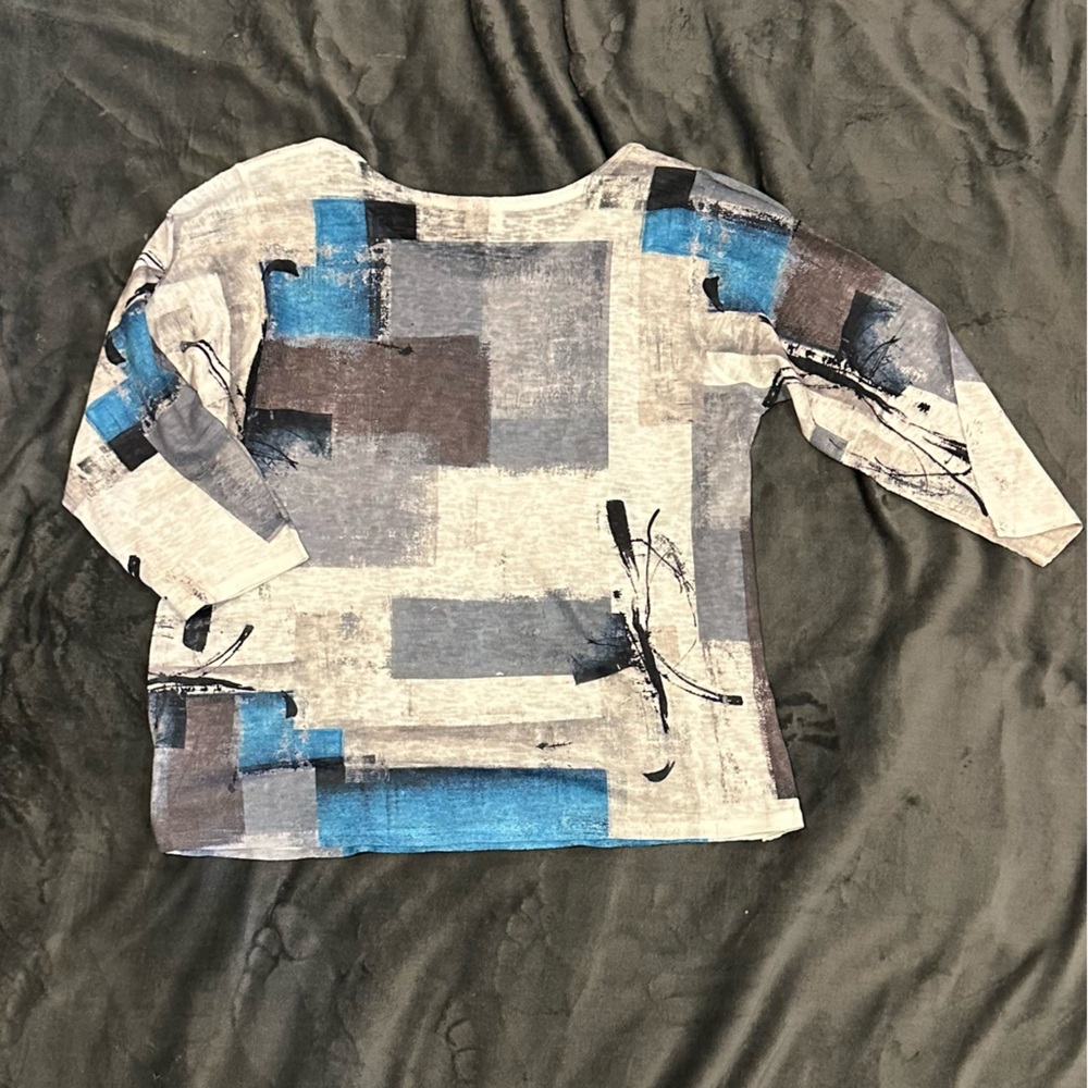 Abstract Print Women's Top - Picture 3 of 5
